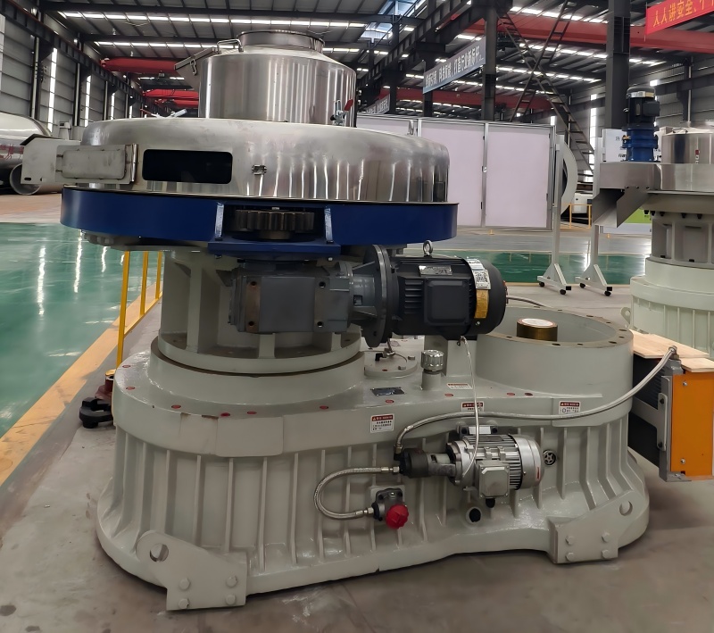 Wood Sawdust Pellet Molding Machine