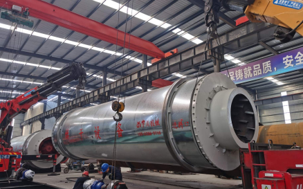 Dos secadores de arena de cuarzo de triple paso YuChuan que pesan casi 100 toneladas cada uno se enviaron con éxito, lo que permitió al cliente tener una capacidad de secado diaria de 1000 toneladas