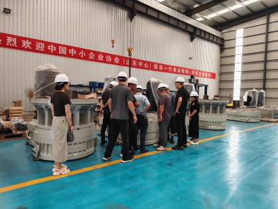 Pemimpin Pemerintah Mengunjungi Pabrik Shandong Yuchuan, Menjelajahi Manufaktur Peralatan Hijau