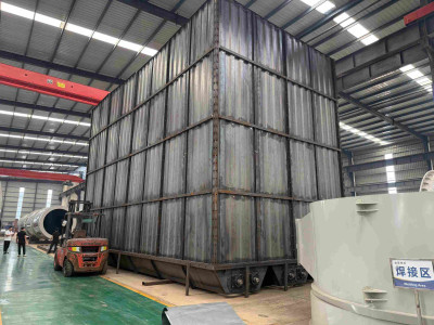 Dây chuyền sản xuất viên nén không bụi được trang bị silo đệm 500m³ để vận hành ổn định và hiệu quả